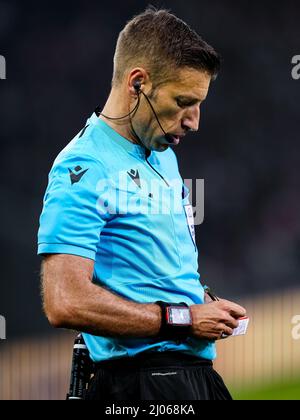 Lille, Francia. 16th Mar 2022. LILLE, FRANCIA - MARZO 16: Arbitro Davide massa durante il round della UEFA Champions League di sedici partite di due manche tra Lille OSC e Chelsea FC allo Stade Pierre Mauroy il 16 Marzo 2022 a Lille, Francia (Foto di Geert van Erven/Orange Pictures) Credit: Orange Pics BV/Alamy Live News Foto Stock