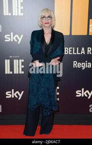 Roma, Italia. 16th Mar 2022. Anna Bonaiuto assiste al tappeto rosso della prima edizione della fiction tv il Re allo spazio moderno Cinema. Credit: SOPA Images Limited/Alamy Live News Foto Stock