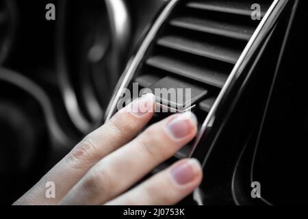 Impianto di ventilazione dell'auto. Condizionatore d'aria per automobili, tecnologia di raffreddamento in moderno veicolo di lusso foto Foto Stock