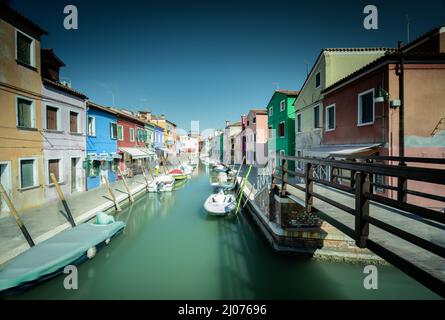 Case colorate sull'isola di Burano, Venezia, Italia Foto Stock