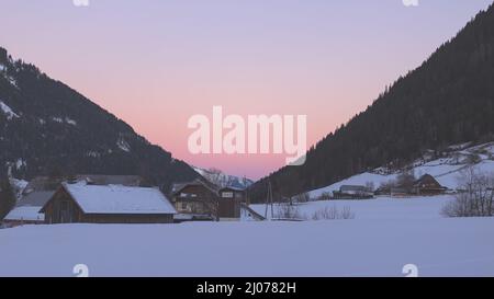 Ora d'oro del mattino nel Mößna (Sölktal, Stiria, Austria) Foto Stock