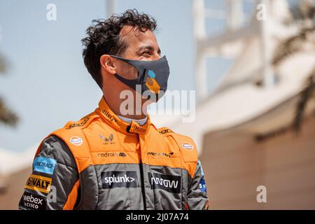 Sakhir, Bahrein. 17th Mar 2022. Daniel Ricciardo (AUS) McLaren. 17.03.2022. Formula 1 World Championship, Rd 1, Bahrain Grand Prix, Sakhir, Bahrain, Giorno di preparazione. Il credito fotografico dovrebbe essere: XPB/Press Association Images. Credit: XPB Images Ltd/Alamy Live News Foto Stock