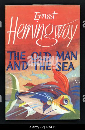 Meravigliosa copertina originale retrò/illustrata di metà secolo di "The Old Man and the Sea", pubblicata nel 1952, scritta dal famoso autore americano Ernest Hemingway. Illustrato da Hans Tisdall. Prima pubblicazione britannica. Foto Stock