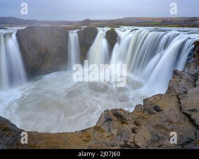 Cascata Hrafnabjargafoss. Gli altopiani in Islanda vicino alla strada F26, la pista Sprengisandur 4x4. Europa, Nord Europa, Islanda Foto Stock