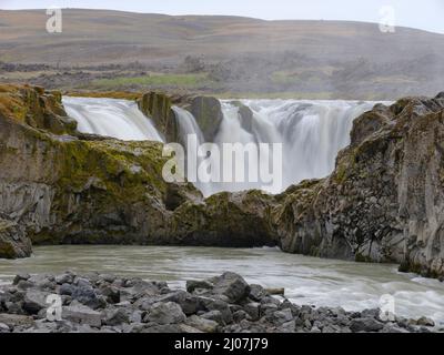 Cascata Hrafnabjargafoss. Gli altopiani in Islanda vicino alla strada F26, la pista Sprengisandur 4x4. Europa, Nord Europa, Islanda Foto Stock