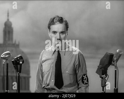 Charlie Chaplin nel film "il grande dittatore". Museo: COLLEZIONE PRIVATA. Autore: ANONIMO. Foto Stock