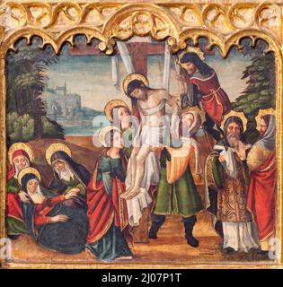 VALENCIA, SPAGNA - 14 FEBBRAIO 2022: Il dipinto di deposizione sull'altare laterale nella Cattedrale - Basilica dell'Assunzione della Madonna Foto Stock