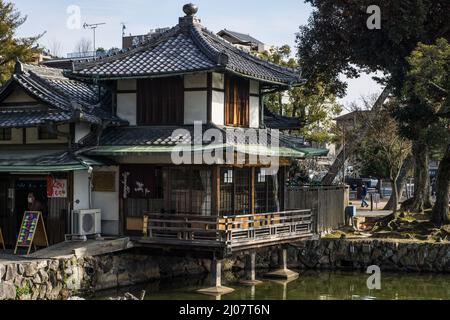 Kinukake Chaya 衣掛茶屋 una tradizionale vecchia casa da tè giapponese a Nara Giappone utilizzato ora come un ristorante udon Foto Stock