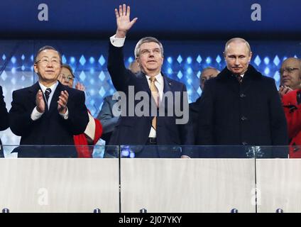 Cerimonia di apertura sochi 2014 Eršffnungsfeier ERoeffnungsfeier Presidente del CIO Dr. Thomas Bach mit Presidente Wladimir Vladimir Putin © diebilderwelt / Alamy Stock Foto Stock