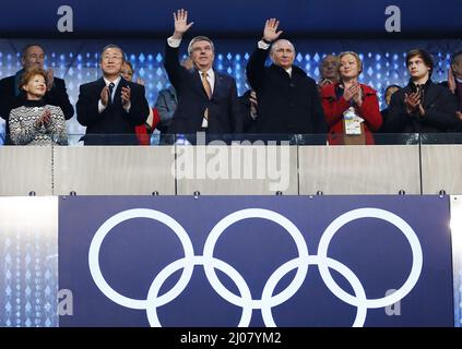 Cerimonia di apertura sochi 2014 Eršffnungsfeier ERoeffnungsfeier Presidente del CIO Dr. Thomas Bach mit Presidente Wladimir Vladimir Putin © diebilderwelt / Alamy Stock Foto Stock