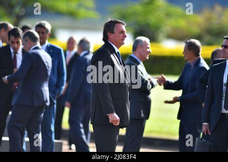 Brasilia, Brasile. 17th Mar 2022. Giovedì (17) il Presidente Jair Bolsonaro (PL) partecipa alla cerimonia di sollevamento della bandiera insieme a tutti i Ministri di Palácio da Alvorada. Nella foto, Presidente Jair Bolsonaro. (Foto: Antonio Molina/Fotoarena) Credit: Foto Arena LTDA/Alamy Live News Foto Stock