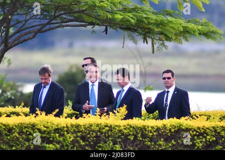 Brasilia, Brasile. 17th Mar 2022. Giovedì (17) il Presidente Jair Bolsonaro (PL) partecipa alla cerimonia di sollevamento della bandiera insieme a tutti i Ministri di Palácio da Alvorada. Nella foto, Presidente Jair Bolsonaro. (Foto: Antonio Molina/Fotoarena) Credit: Foto Arena LTDA/Alamy Live News Foto Stock