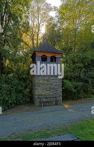 Freilichtmuseum, Bauernhofmuseum, Skanzen, Szentendrei Szabadtéri Néprajzi Múzeum, Region Nordungarn, Dorf, Glockenturm, Harangláb Foto Stock