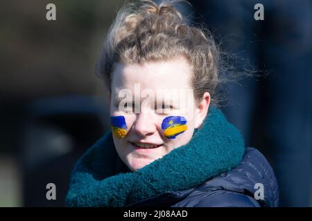 Edimburgo, Regno Unito. 17th Mar 2022. Manifestazione Ucraina al di fuori del Parlamento scozzese. Edimburgo. Scozia. PIC Credit: Pako Mera/Alamy Live News Foto Stock