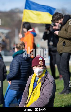 Edimburgo, Regno Unito. 17th Mar 2022. Manifestazione Ucraina al di fuori del Parlamento scozzese. Edimburgo. Scozia. PIC Credit: Pako Mera/Alamy Live News Foto Stock