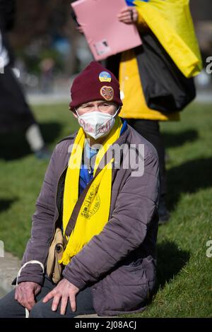 Edimburgo, Regno Unito. 17th Mar 2022. Manifestazione Ucraina al di fuori del Parlamento scozzese. Edimburgo. Scozia. PIC Credit: Pako Mera/Alamy Live News Foto Stock