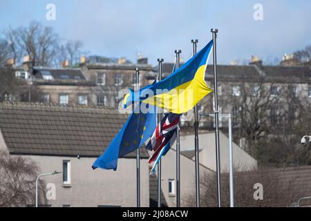 Edimburgo, Regno Unito. 17th Mar 2022. Manifestazione Ucraina al di fuori del Parlamento scozzese. Edimburgo. Scozia. PIC Credit: Pako Mera/Alamy Live News Foto Stock