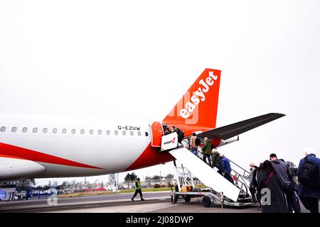 Easy Jet Airbus 320 all'aeroporto di Belfast Foto Stock