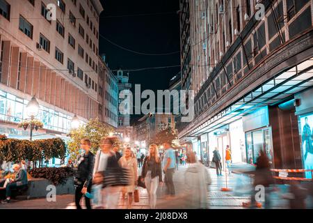 Belgrado, Serbia - 12 marzo 2019: Scena notturna su via Knez Mihailova, principale zona pedonale e commerciale di Belgrado Foto Stock