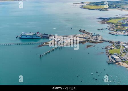 Il porto di Holyhead è un porto commerciale e per traghetti di Anglesey, Regno Unito. Foto Stock