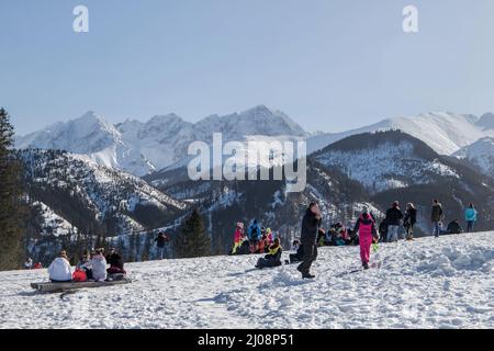 Traffico turistico in inverno Tatra montagne in Polonia Foto Stock