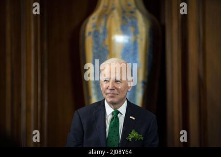 Washington DC, Stati Uniti. 17th Mar 2022. Il presidente degli Stati Uniti Joe Biden partecipa all'annuale pranzo Friends of Ireland presso il Campidoglio degli Stati Uniti a Washington, DC giovedì 17 marzo 2022. Foto di al Drago/UPI Credit: UPI/Alamy Live News Foto Stock