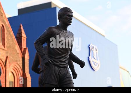 Liverpool, Regno Unito. 17th Mar 2022. La Statua della Santissima Trinità fuori Goodison Park a Liverpool, Regno Unito il 3/17/2022. (Foto di Craig Thomas/News Images/Sipa USA) Credit: Sipa USA/Alamy Live News Foto Stock