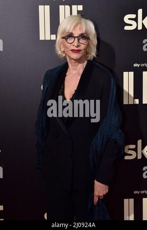 Roma, Italia. 17th Mar 2022. Roma, Italia. 17th Mar 2022. Anna Bonaiuto assiste alla prima serie televisiva. Il Re, a Roma, (Italia).March 16th 2022 Credit: dpa/Alamy Live News Credit: dpa picture Alliance/Alamy Live News Foto Stock