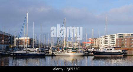 Edificio moderno al Marina di Bremerhaven, Germania, Europa Foto Stock