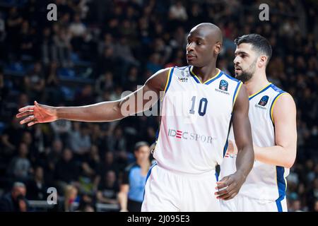 Belgrado, Serbia, 16th marzo 2022. Bandja Sy of Boulogne Metropolitans 92 reatcs durante la partita di pallacanestro Eurocup tra Partizan NIS Belgrado e Boulogne Metropolitans 92 a Belgrado, Serbia. Marzo 16, 2022. Credit: Nikola Krstic/Alamy Foto Stock