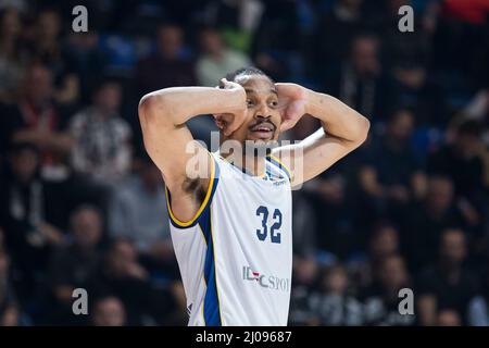 Belgrado, Serbia, 16th marzo 2022. Vince Hunter di Boulogne Metropolitans 92 reagisce durante la partita di pallacanestro Eurocup tra Partizan NIS Belgrado e Boulogne Metropolitans 92 a Belgrado, Serbia. Marzo 16, 2022. Credit: Nikola Krstic/Alamy Foto Stock