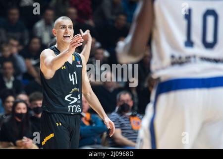 Belgrado, Serbia, 16th marzo 2022. Yam Madar di Partizan NIS Belgrado gesti durante la partita di pallacanestro Eurocup tra Partizan NIS Belgrado e Boulogne Metropolitans 92 a Belgrado, Serbia. Marzo 16, 2022. Credit: Nikola Krstic/Alamy Foto Stock