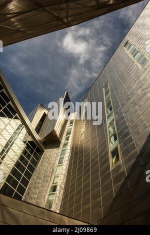 Facciate in acciaio presso il centro fieristico e congressuale di Malaga Foto Stock