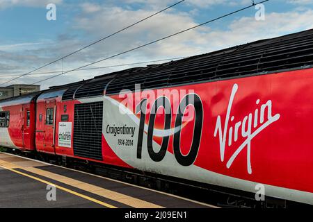 HST Intercity 125 Craigentinny visto alla stazione di Peterborough in direzione nord sulla East Coast Mainline, Regno Unito Foto Stock