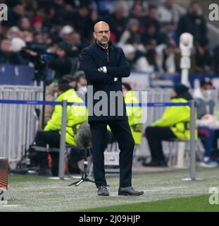 Lione, Francia. 17th Mar 2022. Allenatore Peter Bosz di Olympique Lyonnais durante la UEFA Europa League, Round of 16, partita di calcio a 2nd gambe tra Olympique Lyonnais (Lione) e FC Porto il 17 marzo 2022 allo stadio Groupama a Decines-Charpieu vicino Lione, Francia Credit: Independent Photo Agency/Alamy Live News Foto Stock