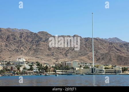 Aqaba flagpole all'Arab Revolt Plaza Foto Stock