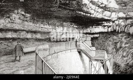 Gouffre de Padirac. Il Padirac Chasm è una grotta situata nei pressi di Gramat, nel dipartimento del Lot, nella regione dell'Occitanie, in Francia, in Europa. Vecchia illustrazione incisa del 19th secolo da la Nature 1899 Foto Stock