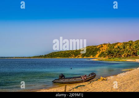 Ponta Do Ouro spiaggia incontaminata in Mozambico costa vicino al confine del Sud Africa Foto Stock