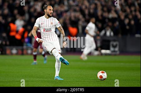 Londra, Regno Unito. 17th Mar 2022. Nemanja Gudelj (Sevilla) durante la partita West Ham vs Sevilla UEFA Europa League al London Stadium, Stratford, Londra, Regno Unito. Credit: MARTIN DALTON/Alamy Live News Foto Stock