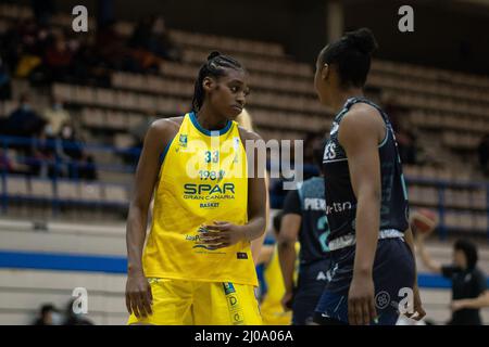 Leganes, Madrid, Spagna. 16th Mar 2022. MAYA CALDWELL durante la partita spagnola Liga Femenina Endesa tra Innova-TSN Leganes e Spar Gran Canaria al Pabellon Europa di Leganes. Credit: ZUMA Press, Inc./Alamy Live News Foto Stock