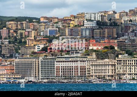Edifici sul lungomare, Napoli, Regione Campania, Italia Foto Stock