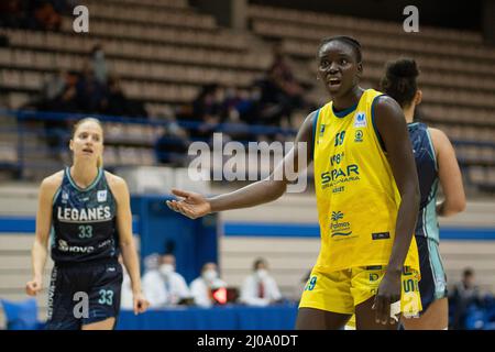 Leganes, Madrid, Spagna. 16th Mar 2022. SOKHNA CADE durante la partita spagnola Liga Femenina Endesa tra Innova-TSN Leganes e Spar Gran Canaria al Pabellon Europa di Leganes. Credit: ZUMA Press, Inc./Alamy Live News Foto Stock