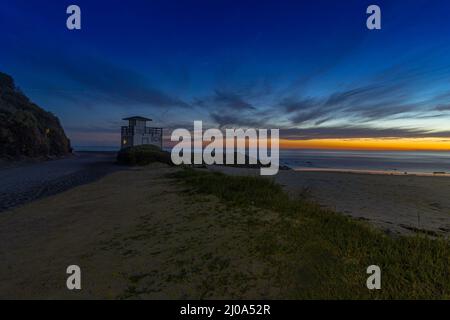 Torre del bagnino al tramonto Foto Stock