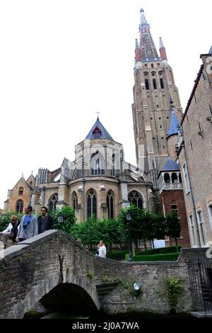La Chiesa di nostra Signora Bruges nel centro storico della città. Burges, Buelgium. Foto Stock