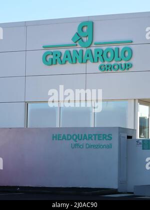 Logo del Gruppo Granarolo sulla facciata dei quartieri di Haedquartier. Granarolo Group è un'azienda italiana del settore lattiero-caseario. Foto Stock
