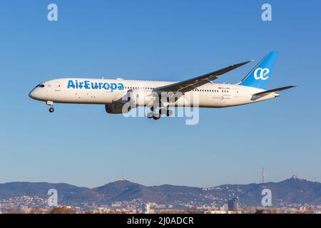 Barcellona, Spagna - 21 febbraio 2022: Aereo Air Europa Boeing 787-9 Dreamliner all'aeroporto di Barcellona (BCN) in Spagna. Foto Stock