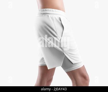 Mockup di pantaloncini bianchi sfusi da uomo con tasche, fodera a compressione, mutande stretch, vista laterale, isolato sullo sfondo. Modello sportivo con el Foto Stock
