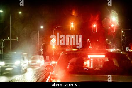 Attraversamento della strada (incrocio PPR) con semaforo rosso a Bad Homburg, vicino a Francoforte sul meno Foto Stock