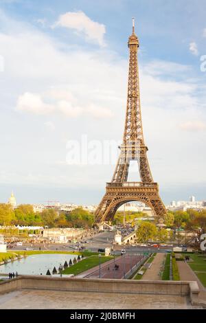 La Torre Eiffel vista dal Trocadero, Parigi, Francia. Foto Stock