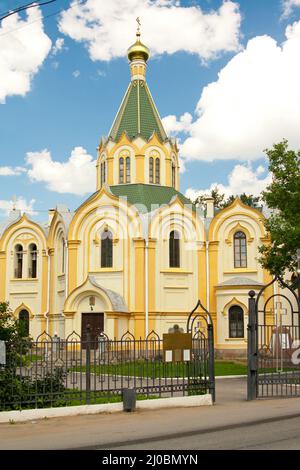 La Chiesa dei santi apostoli Pietro e Paolo. Regione di Luban Leningrad Russia Foto Stock